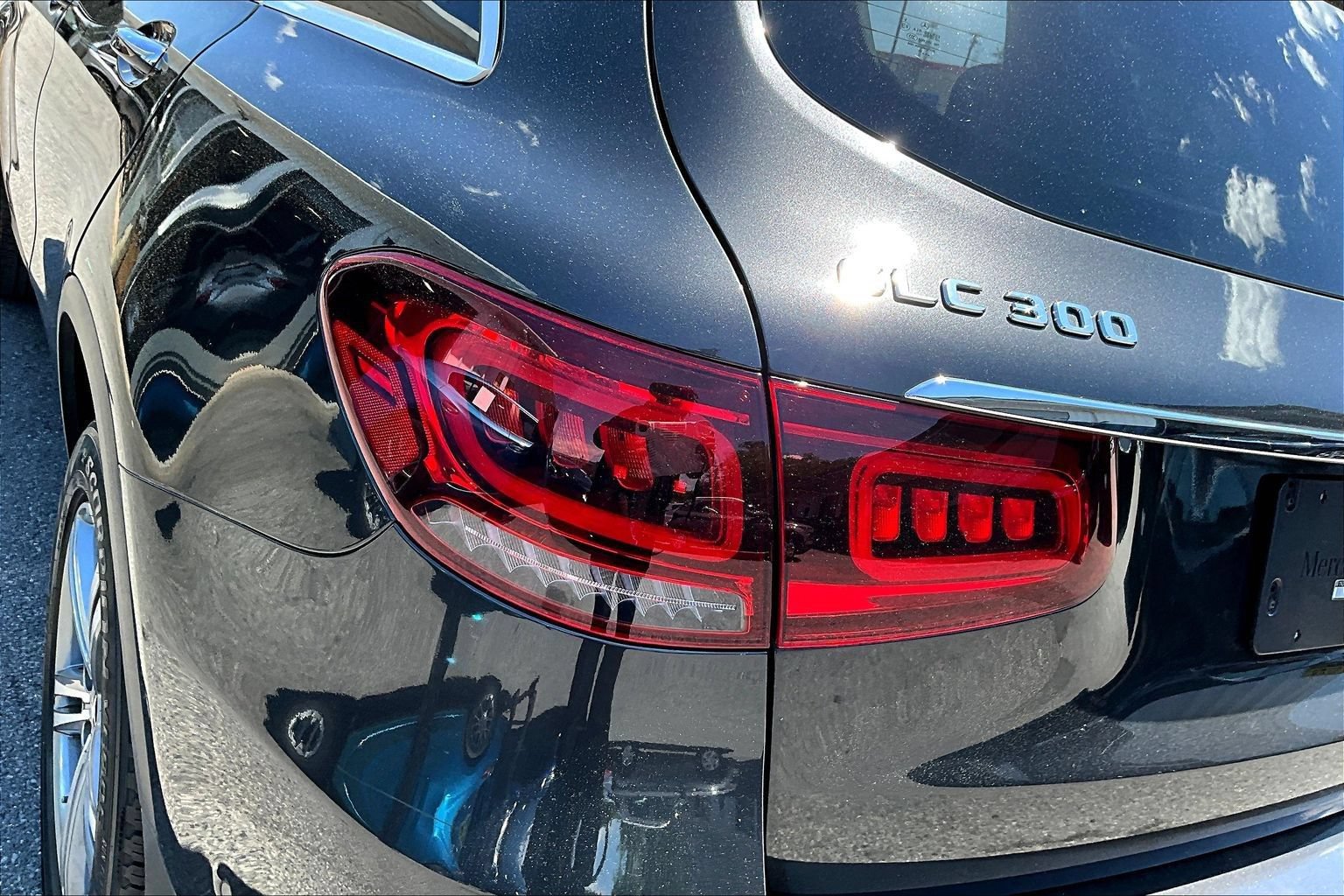Used 2021 Mercedes-Benz GLC 300 w/ Premium Package image 26