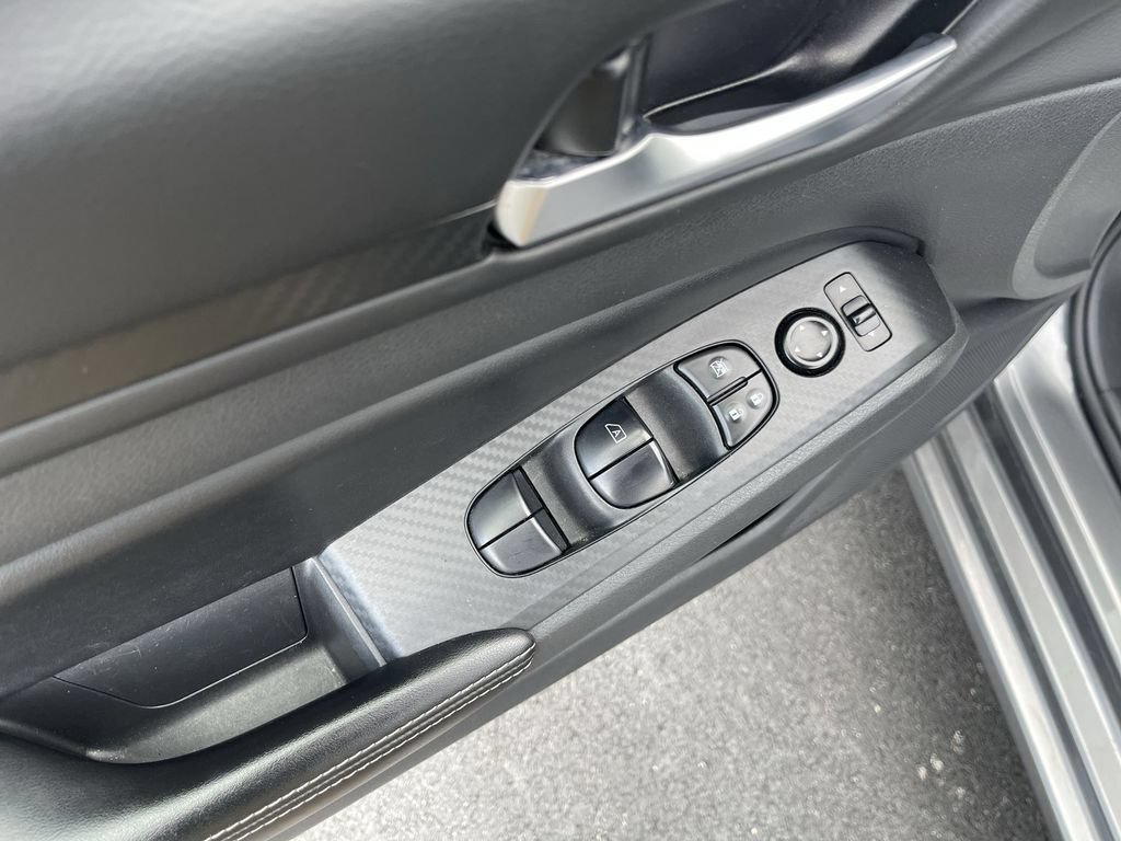 Used 2024 Nissan Altima 2.5 SV FWD image 13
