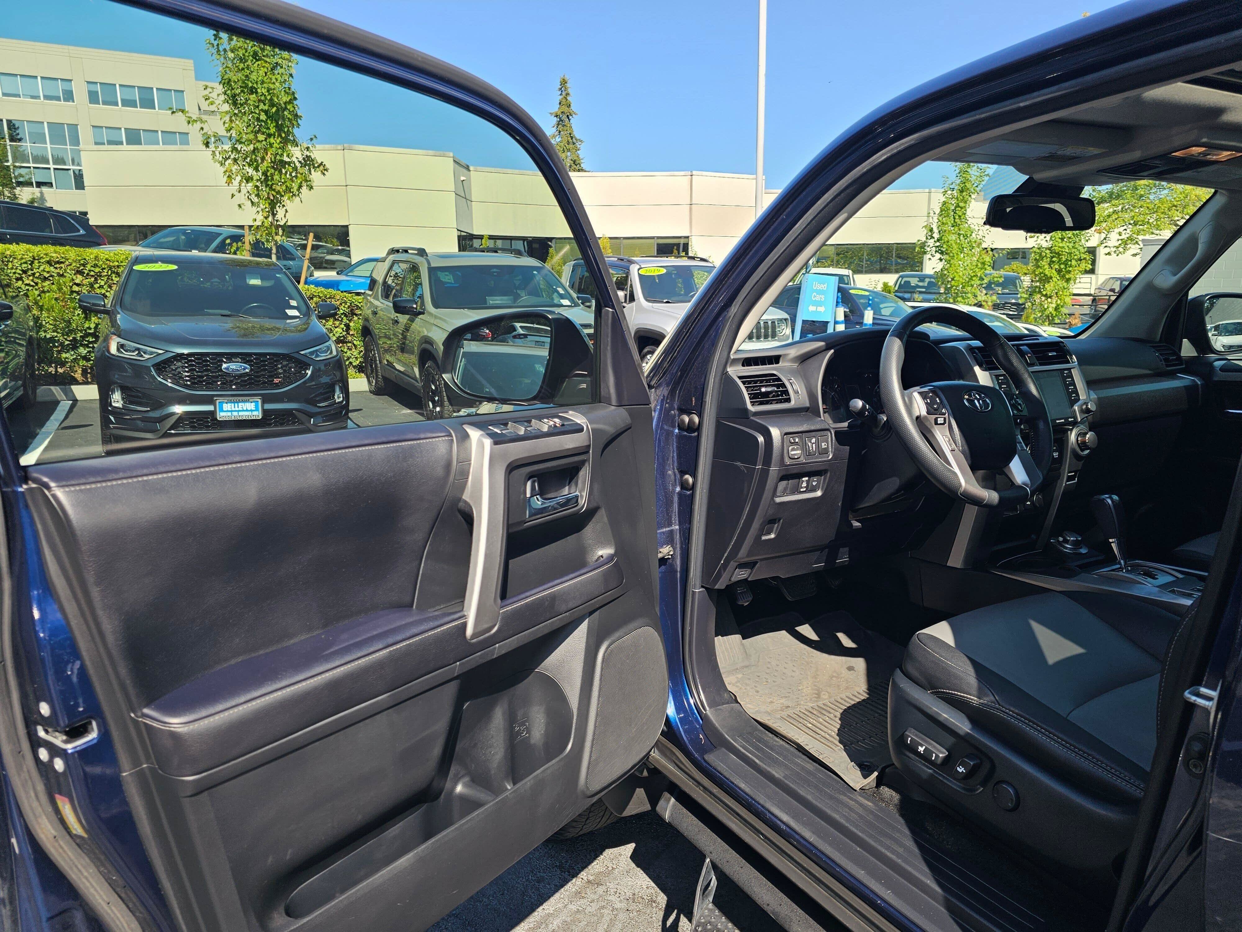 Used 2022 Toyota 4Runner SR5 Premium w/ Moonroof Package AWD/4WD image 23