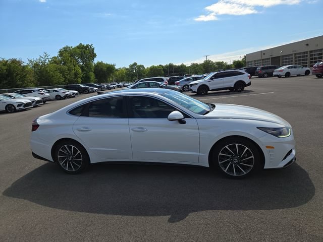 Certified 2022 Hyundai Sonata Limited w/ Preferred Accessory Package FWD image 5