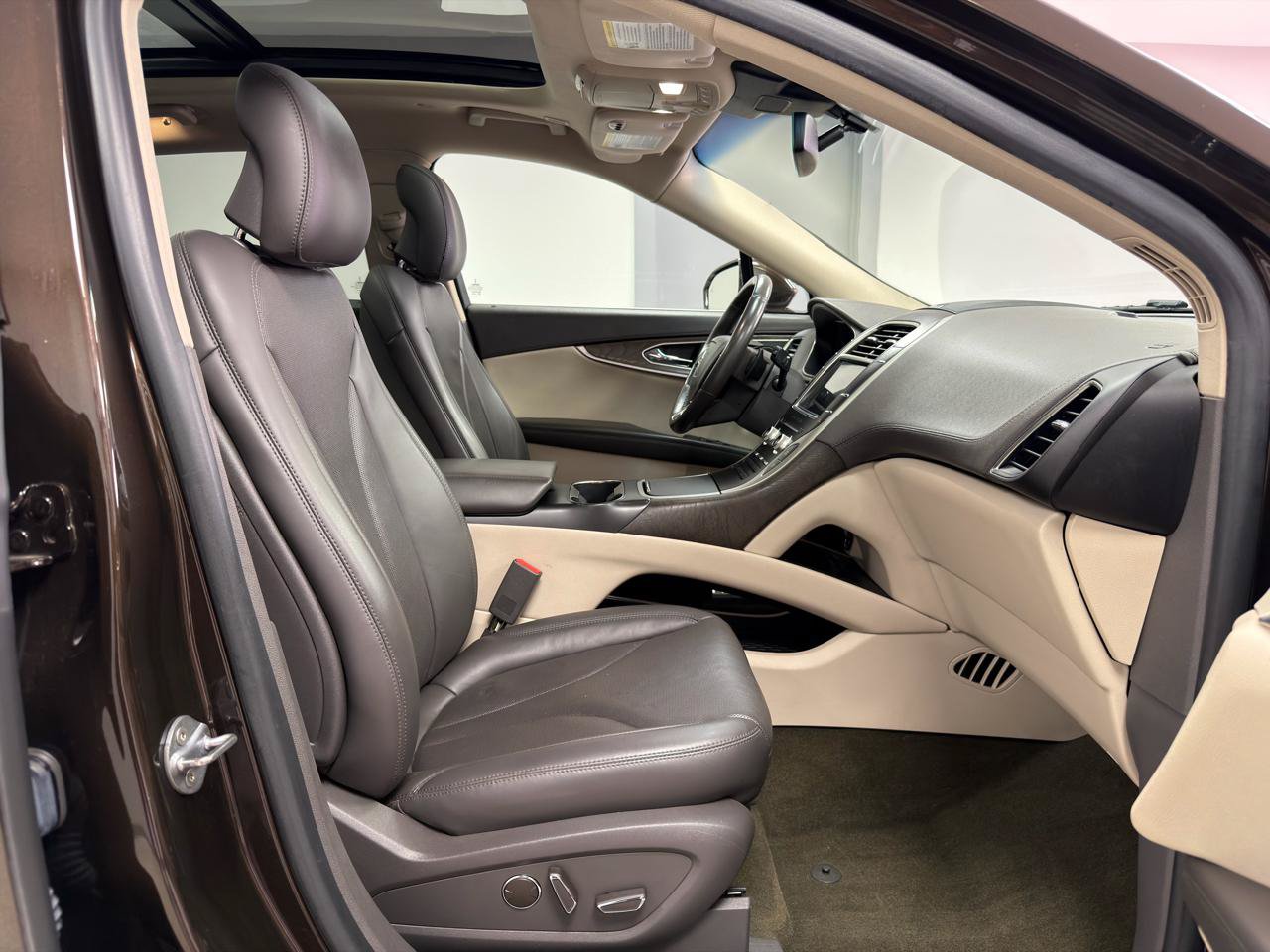 Used 2019 Lincoln Nautilus Reserve AWD/4WD image 10