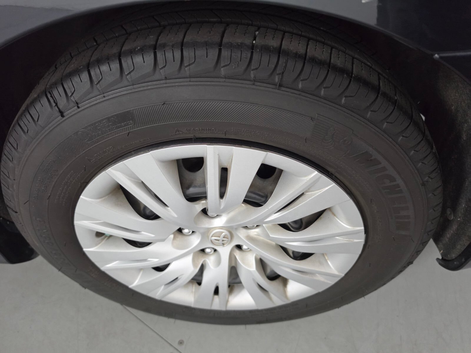 Used 2012 Toyota Camry LE FWD image 10
