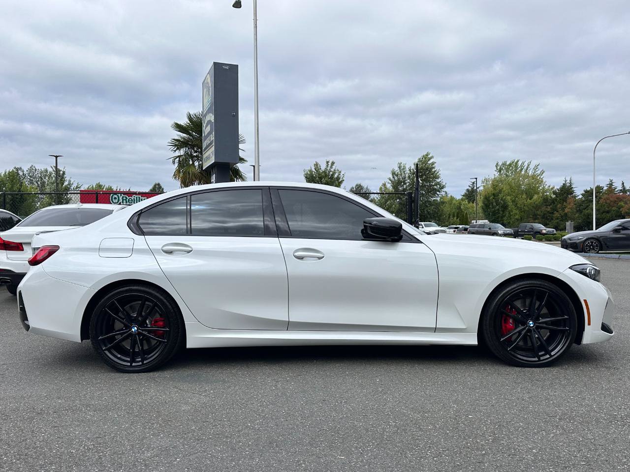 Used 2023 BMW 330i Sedan w/ M Sport Package RWD image 27