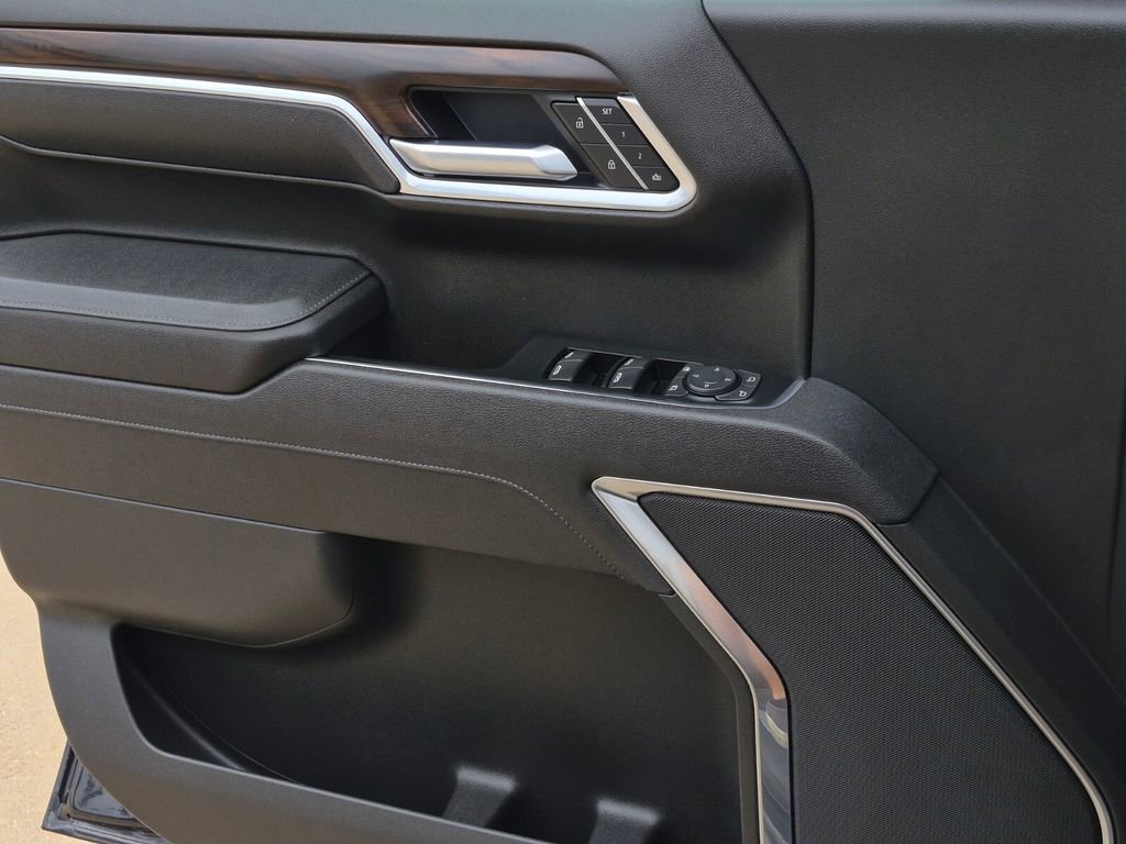 Used 2026 GMC Sierra 1500 SLT AWD/4WD image 16