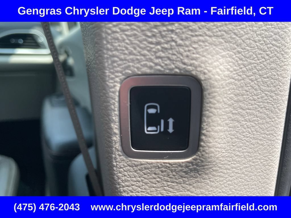 Used 2020 Chrysler Pacifica Touring-L Plus FWD image 32