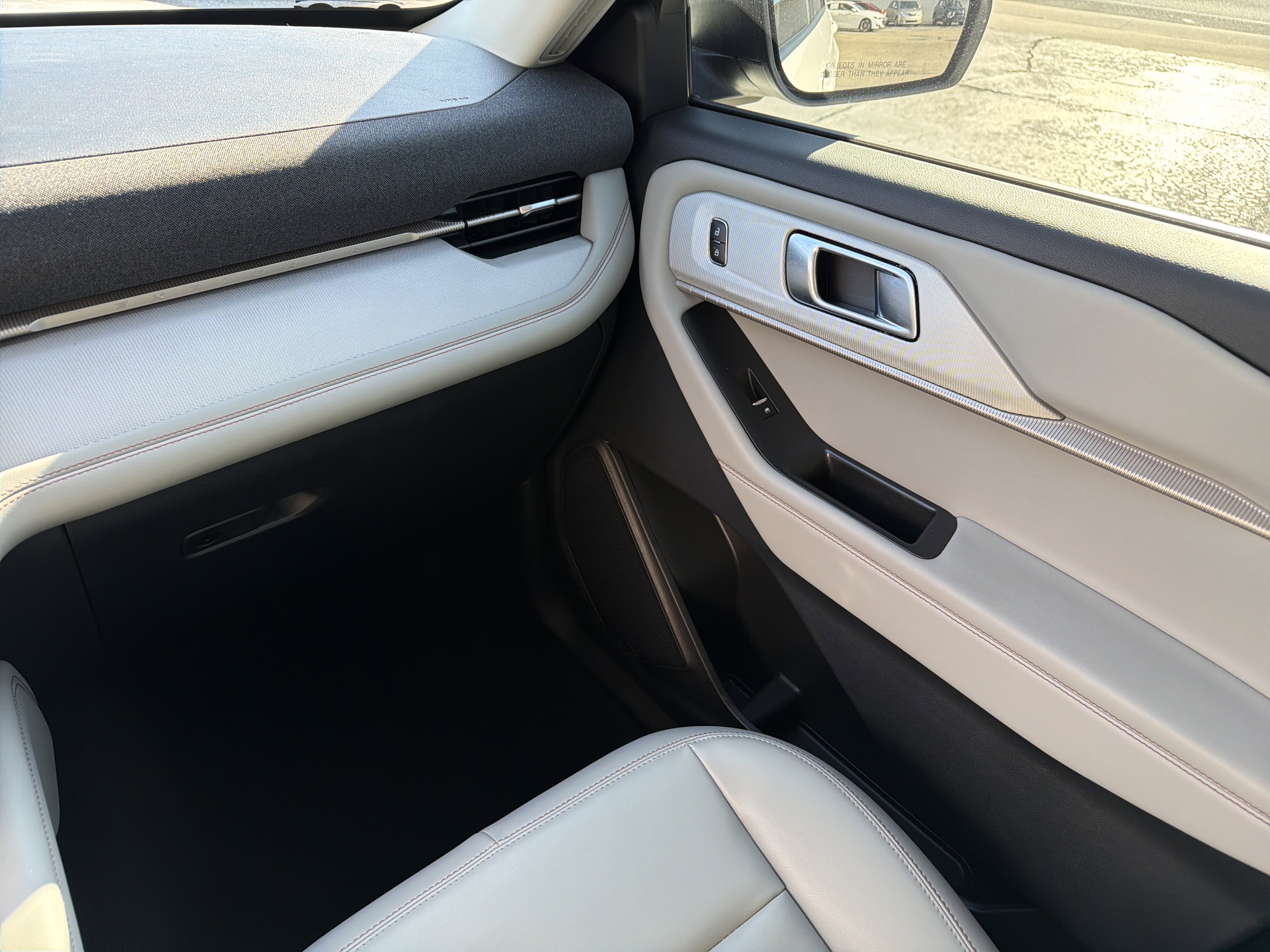 Used 2025 Ford Explorer Active w/ Active Comfort Package RWD image 21