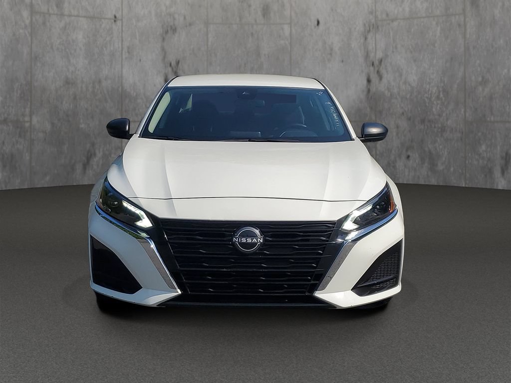 Used 2025 Nissan Altima 2.5 SV AWD/4WD image 2