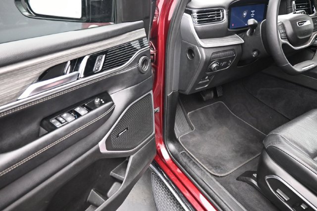 Used 2024 Jeep Wagoneer L Series II w/ Flexible Seating Group RWD image 19