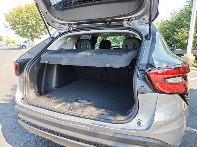 New 2026 Chevrolet Trax LT w/ Sunroof Package FWD image 18
