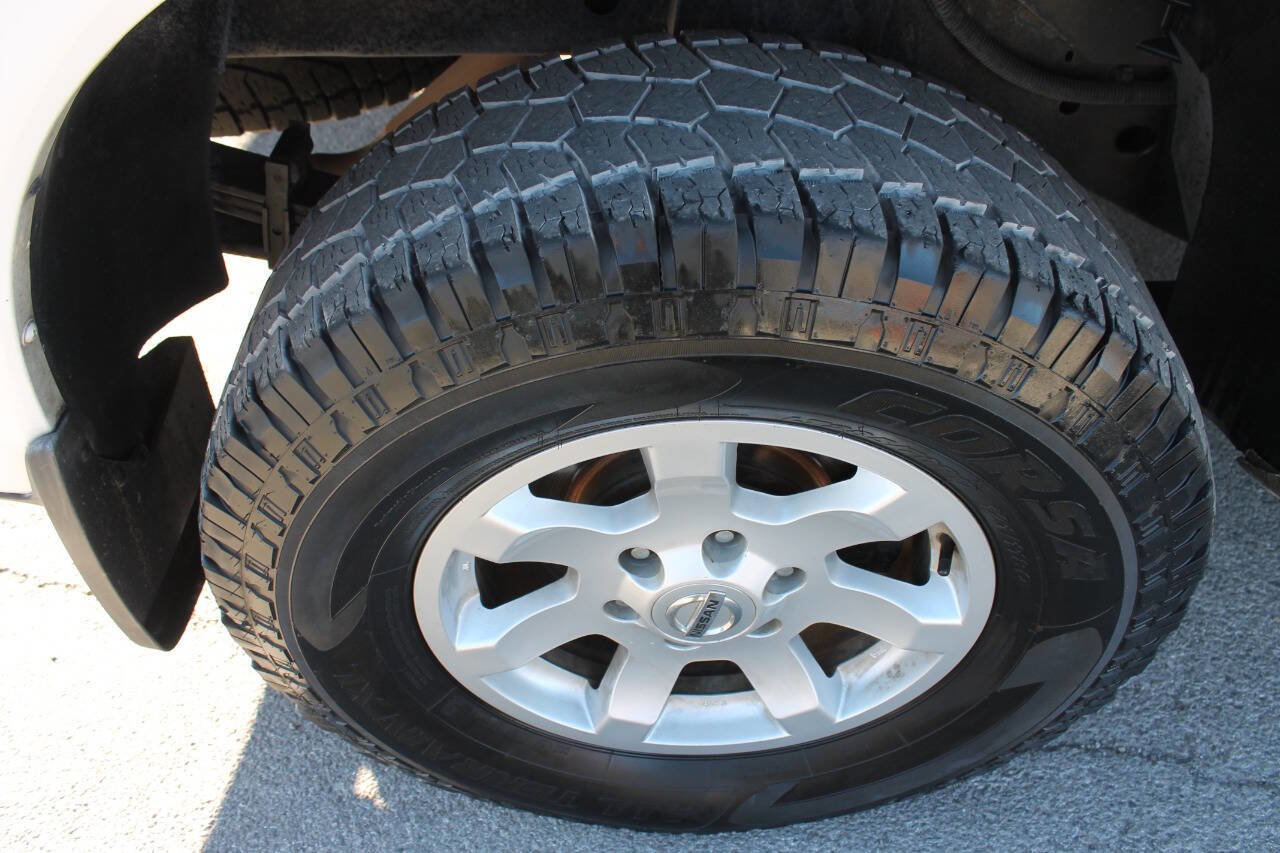 Used 2005 Nissan Titan LE w/ (R02) LE Off-Road Pkg image 12