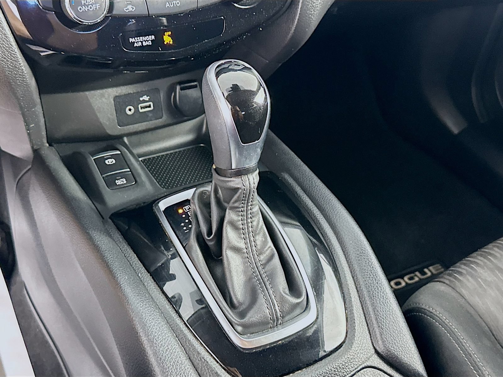 Used 2020 Nissan Rogue SV w/ Premium Package FWD image 17
