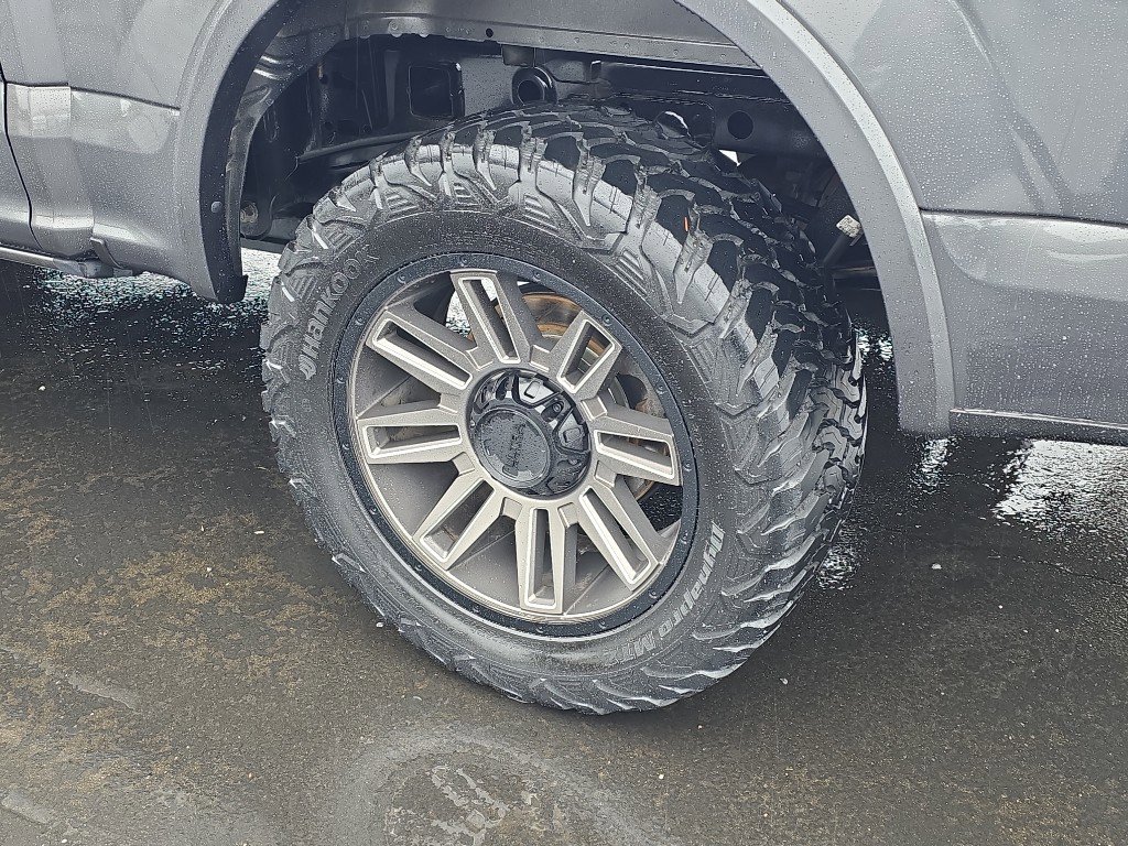 Used 2018 Ford F150 Platinum w/ Equipment Group 701A Luxury image 11