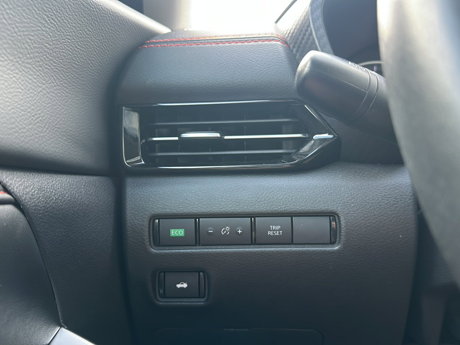 Certified 2024 Nissan Sentra SR w/ SR Premium Package image 35