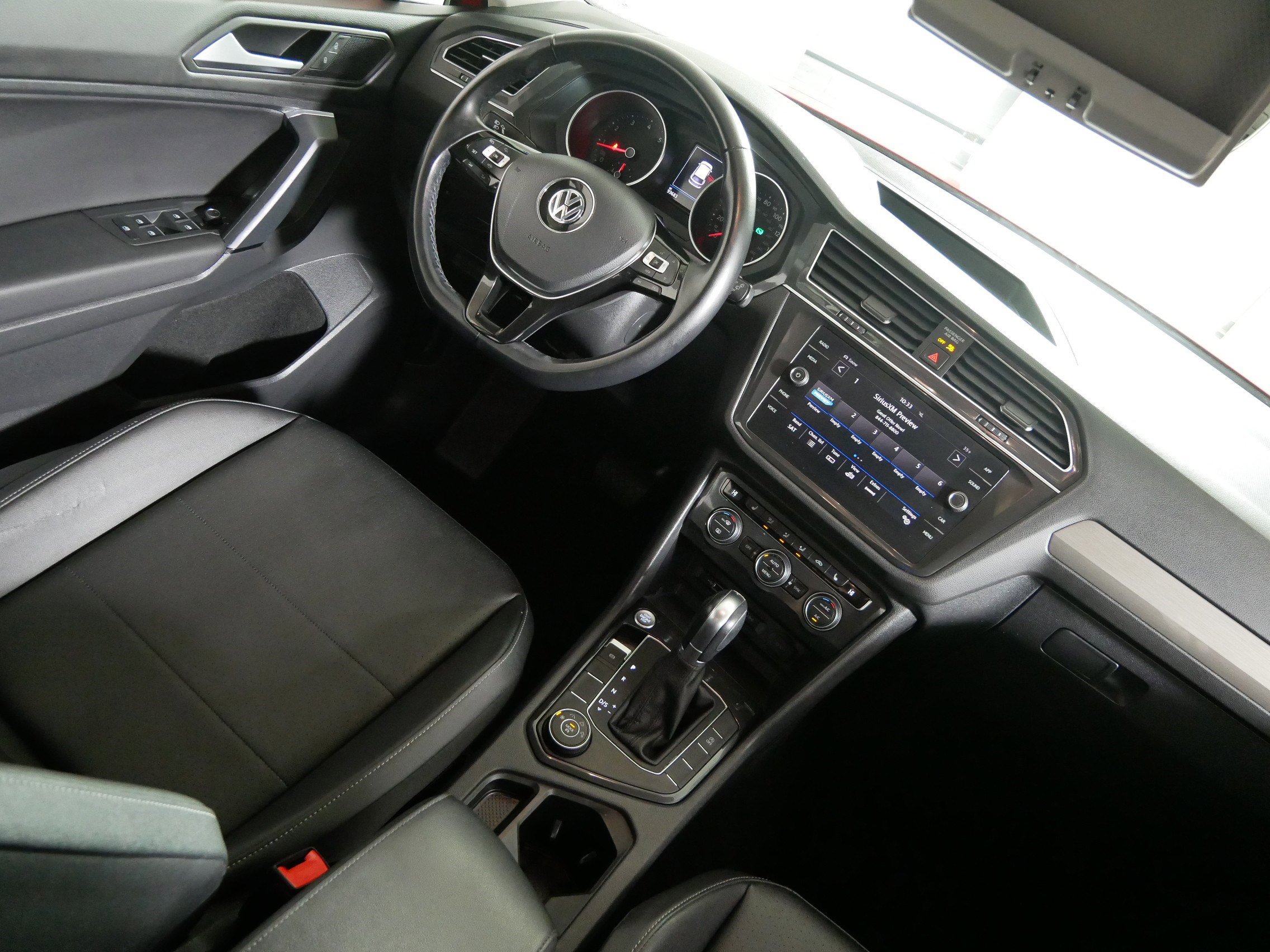 Used 2019 Volkswagen Tiguan SE image 9