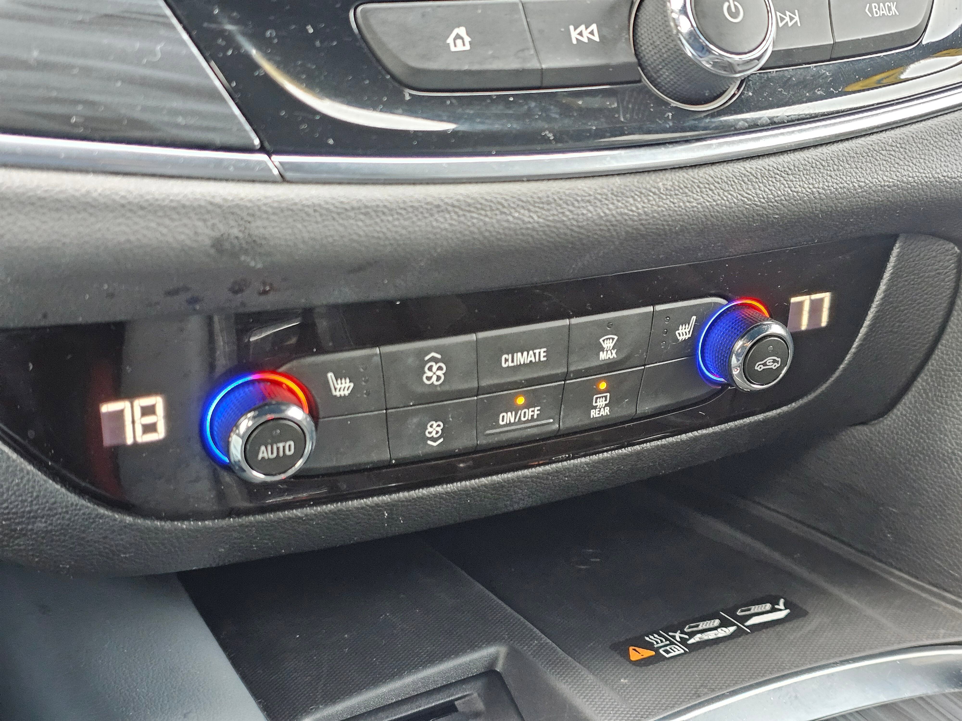 Used 2024 Buick Enclave Essence image 27