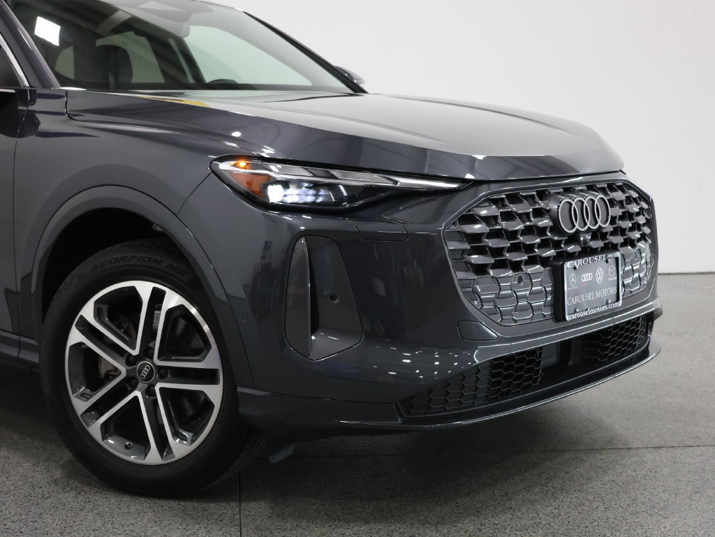 Used 2025 Audi Q5 Premium w/ 19" Wheel Package AWD/4WD image 3