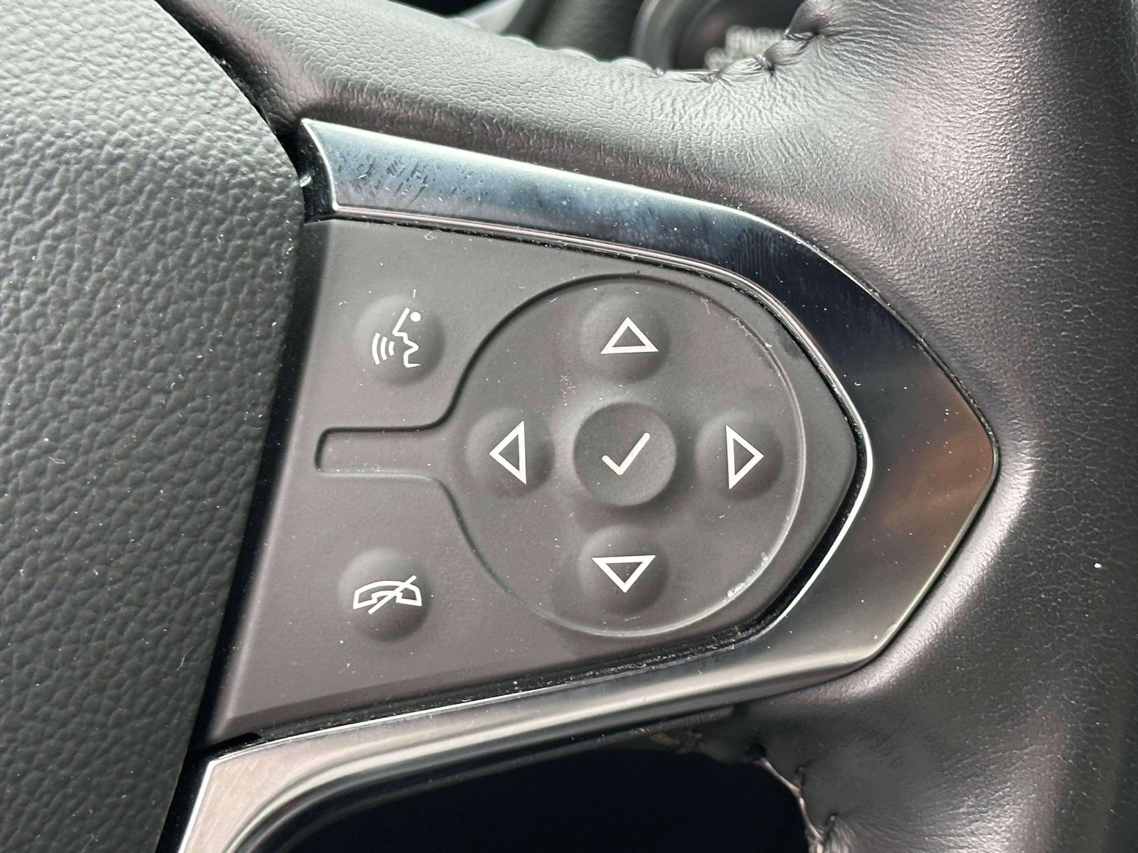 Certified 2022 Chevrolet Traverse LT image 22