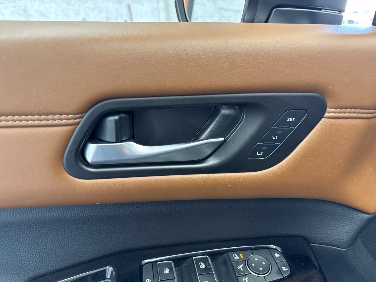 Used 2025 Nissan Pathfinder Platinum AWD/4WD image 38