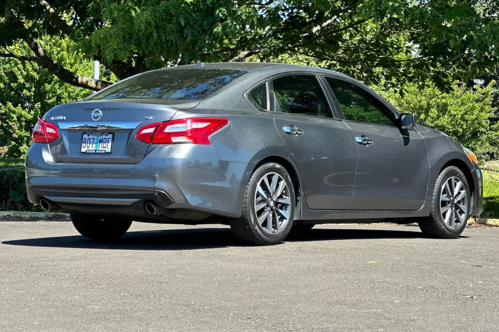 Used 2017 Nissan Altima 2.5 SV FWD image 2