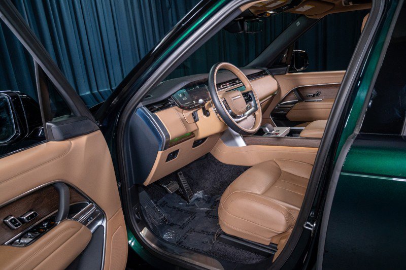 Used 2024 Land Rover Range Rover Long Wheelbase SE image 13