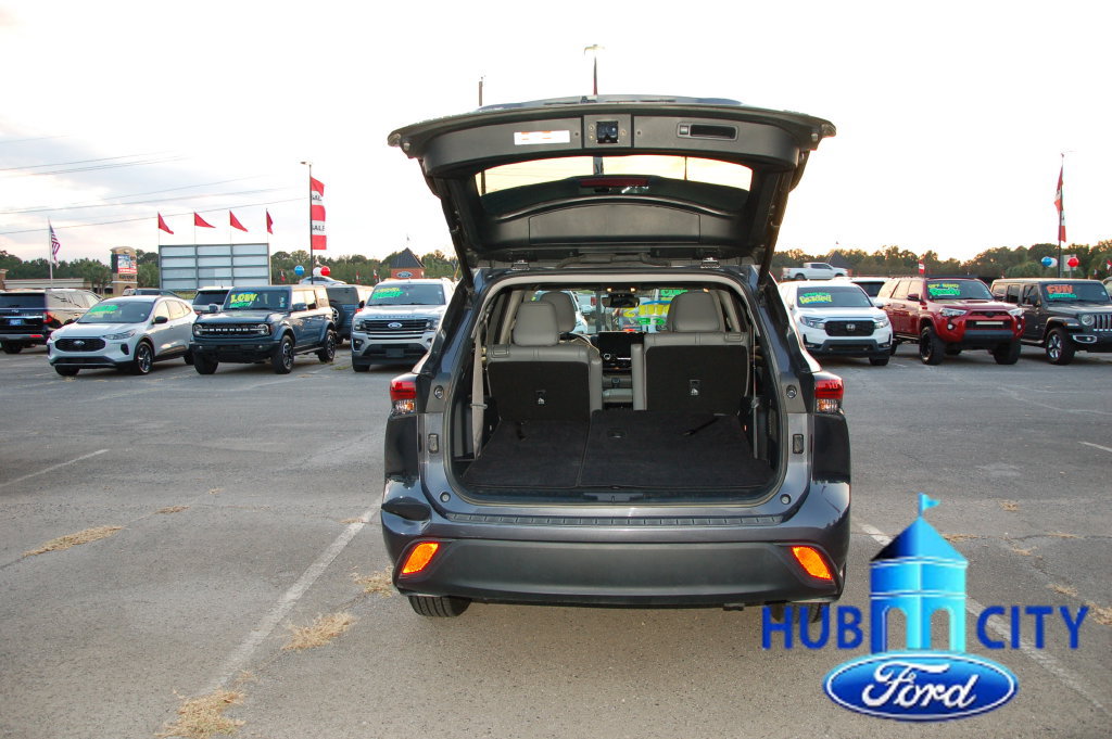 Used 2023 Toyota Highlander XLE FWD image 23