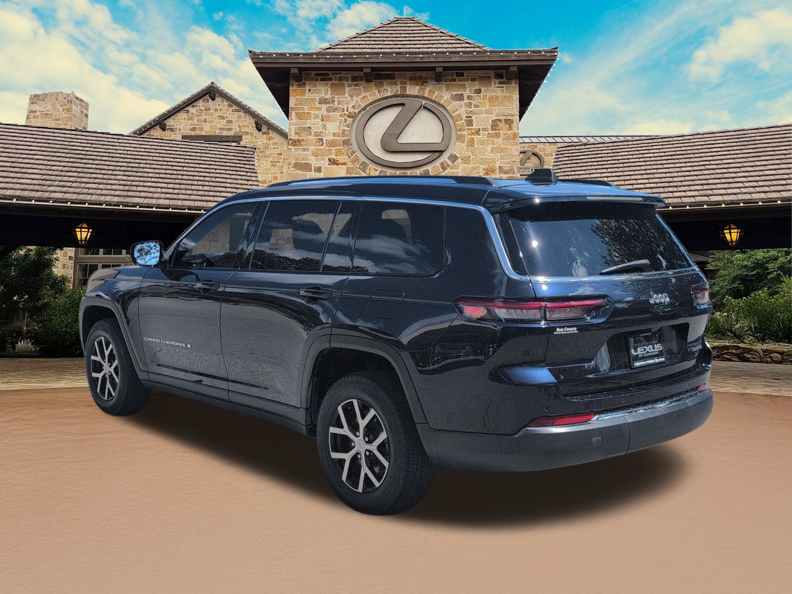 Used 2023 Jeep Grand Cherokee L Limited RWD image 3