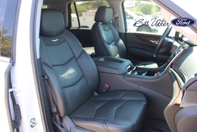 Used 2019 Cadillac Escalade Premium Luxury AWD/4WD image 11