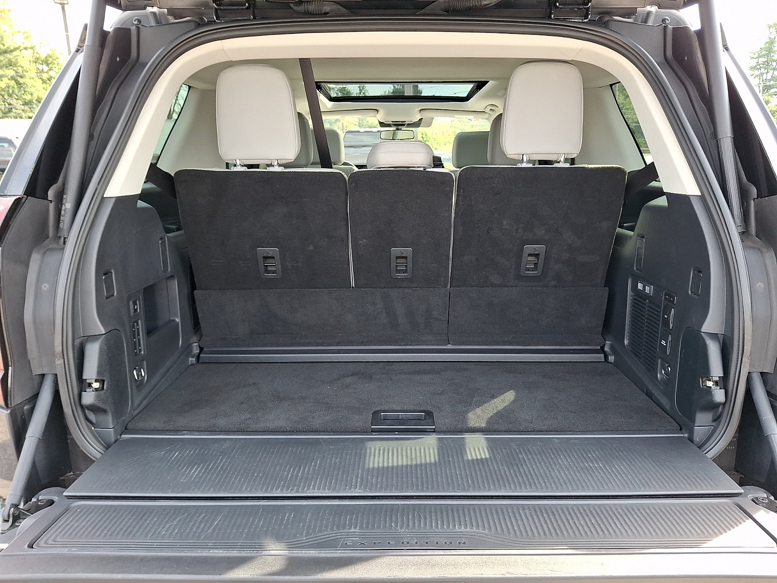 Certified 2025 Ford Expedition Active AWD/4WD image 32