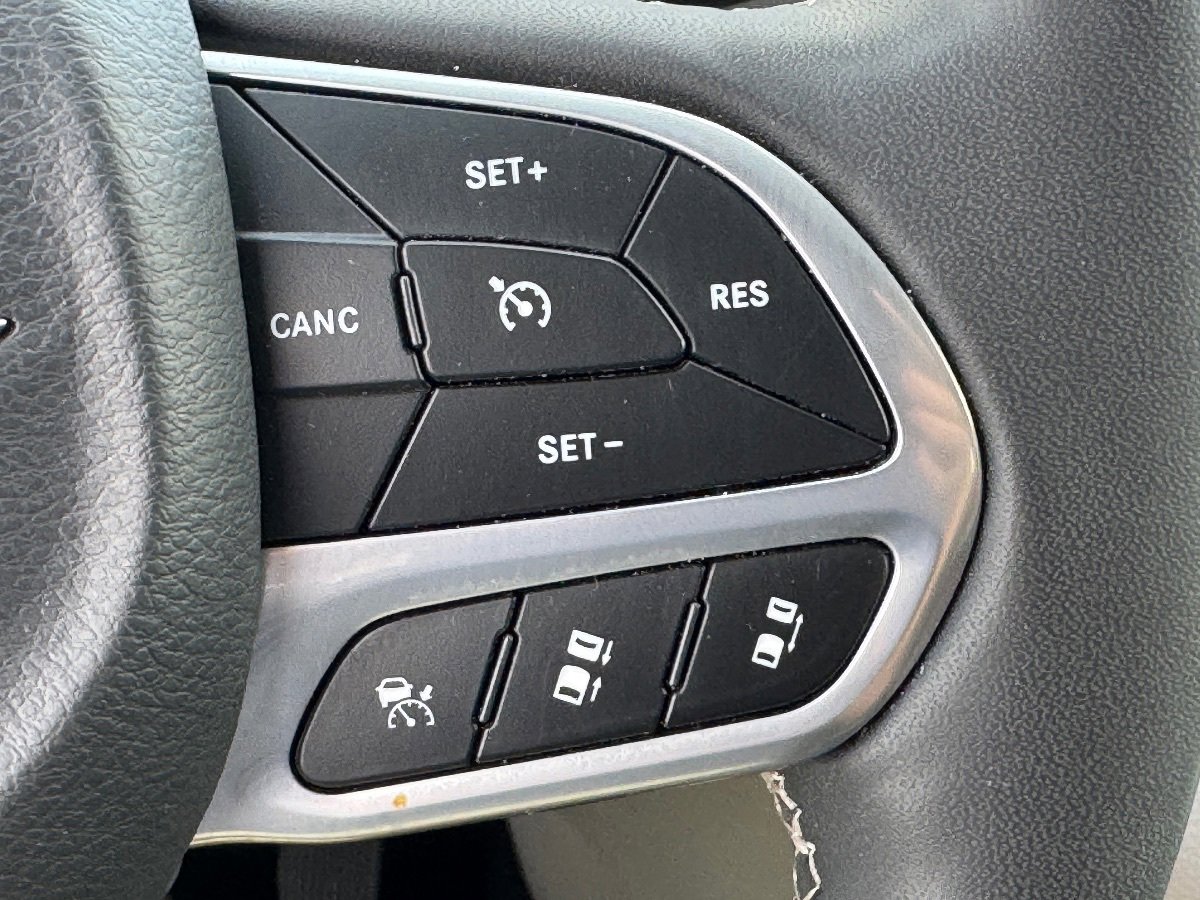 Used 2023 Chrysler Pacifica Touring-L FWD image 35