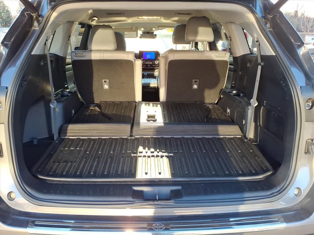 Used 2023 Toyota Highlander XLE image 10