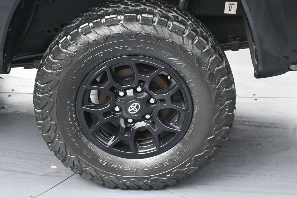 Used 2022 Toyota Tacoma SR5 w/ Technology Package RWD image 36