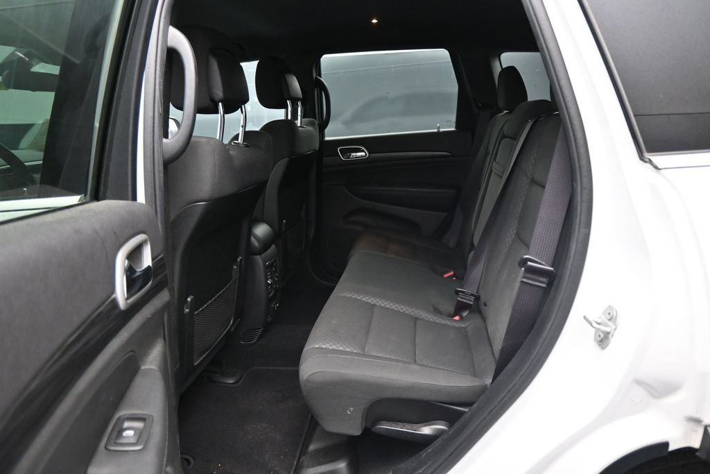 Used 2019 Jeep Grand Cherokee Laredo w/ Security & Convenience Group AWD/4WD image 24
