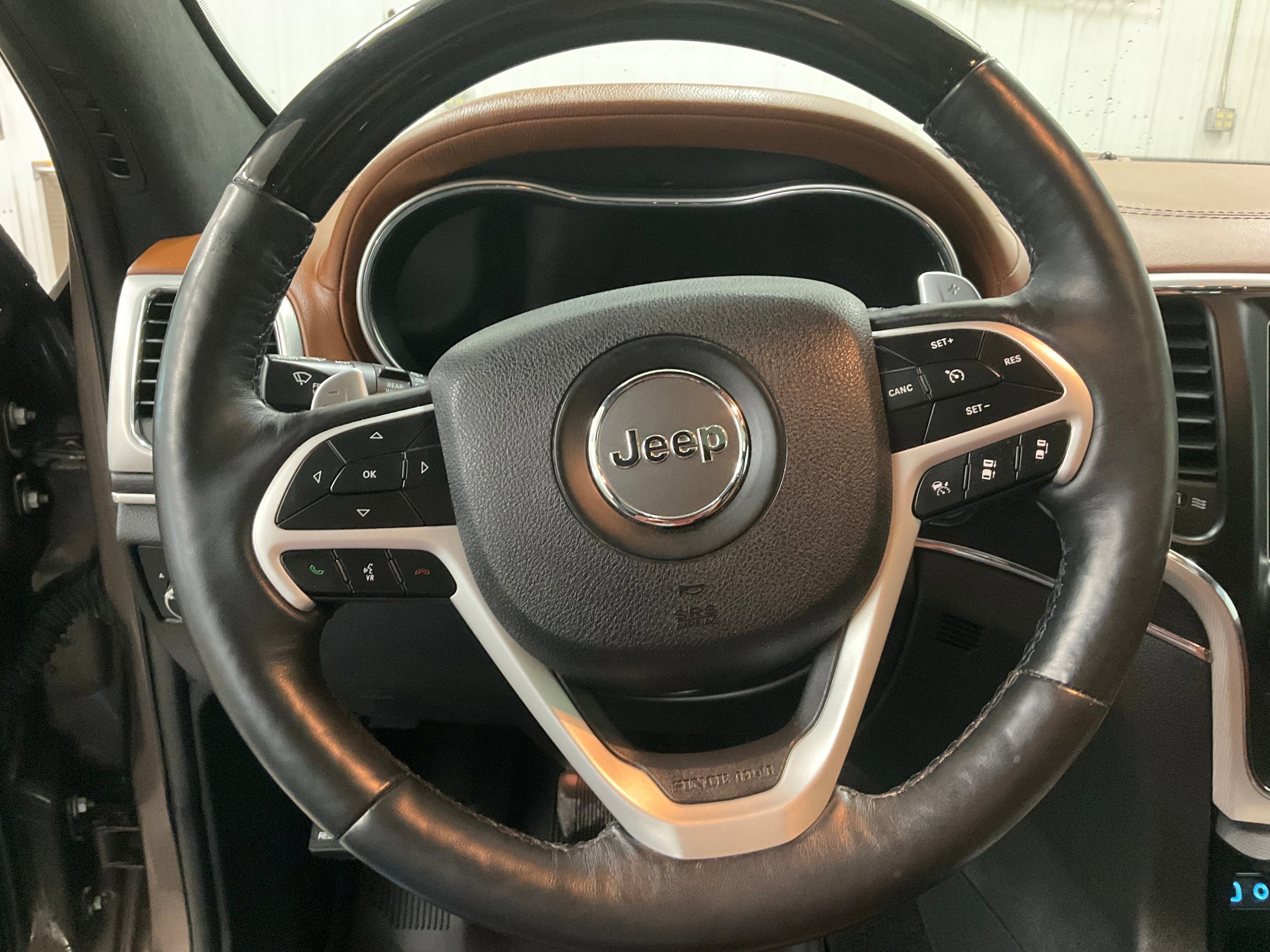 Used 2018 Jeep Grand Cherokee Summit AWD/4WD image 14