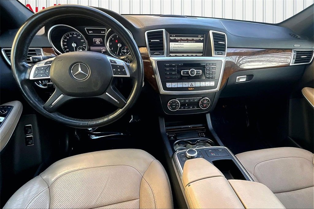 Used 2016 Mercedes-Benz GL 550 4MATIC image 7