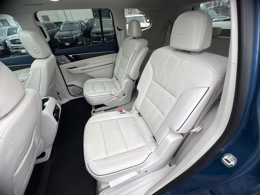Used 2025 Buick Enclave Avenir w/ Super Cruise Package image 11