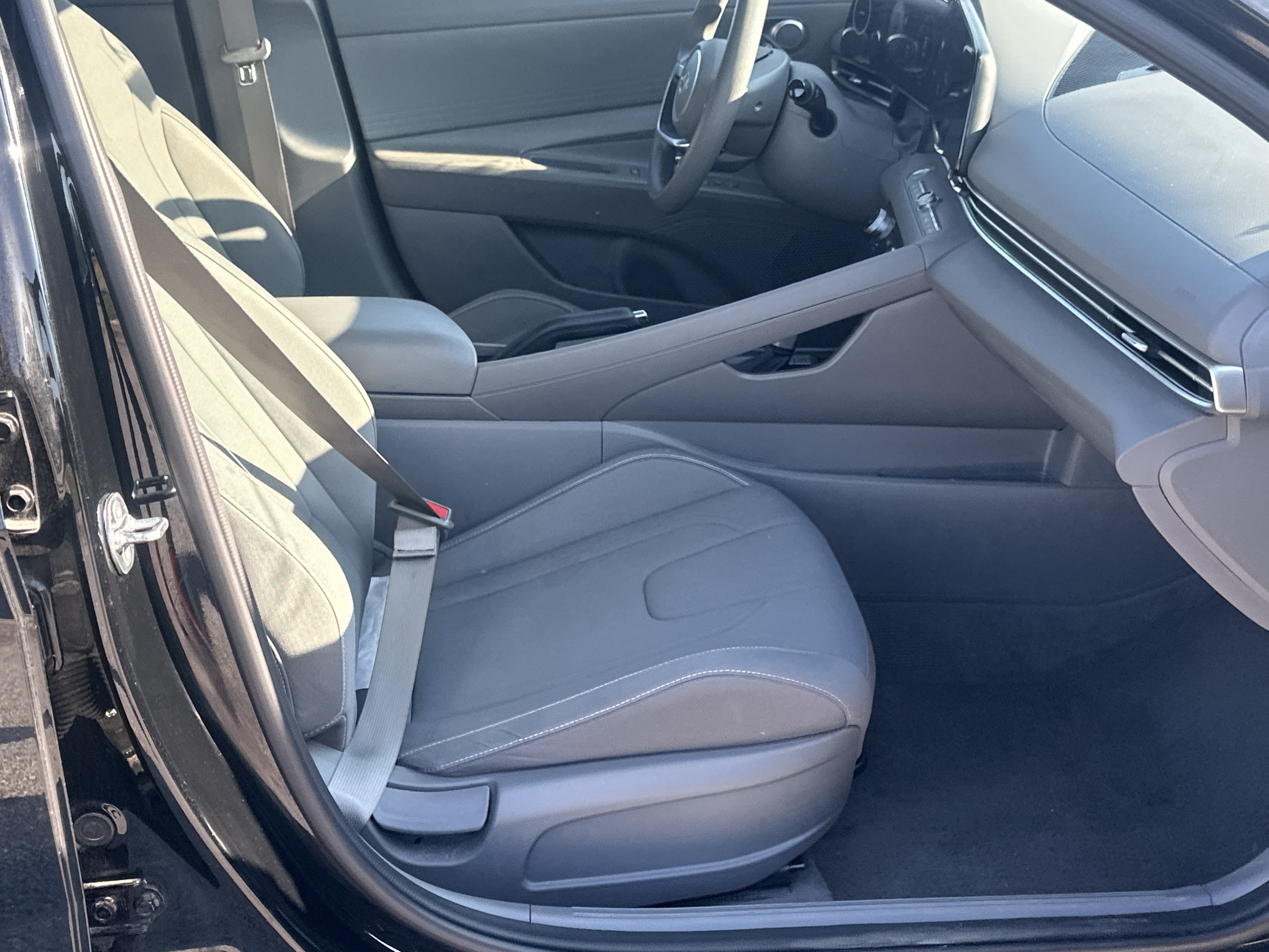 Used 2024 Hyundai Elantra SEL FWD image 13