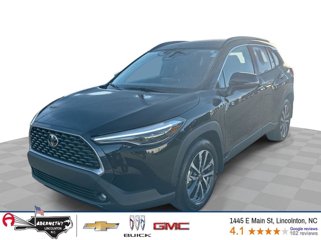Used 2025 Toyota Corolla Cross XLE image 1