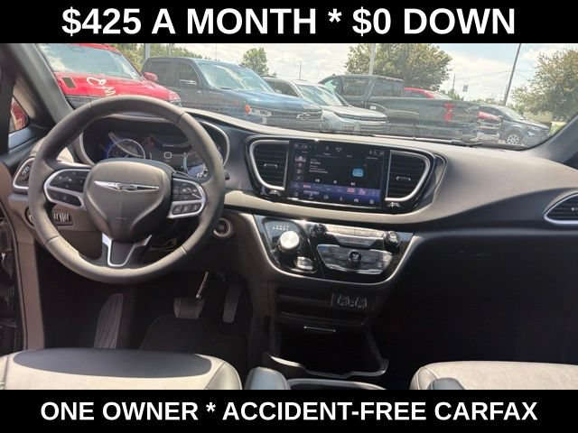 Used 2025 Chrysler Pacifica Select FWD image 42
