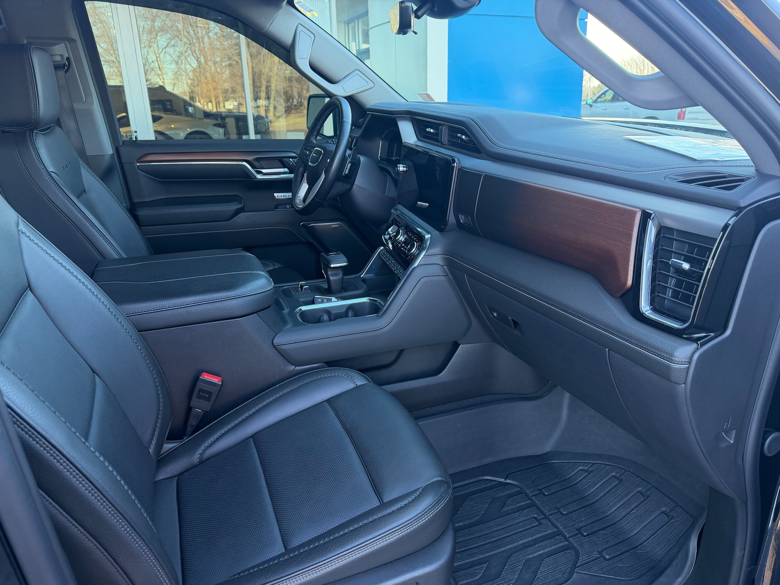 Used 2024 GMC Sierra 1500 Denali w/ Technology Package AWD/4WD image 5