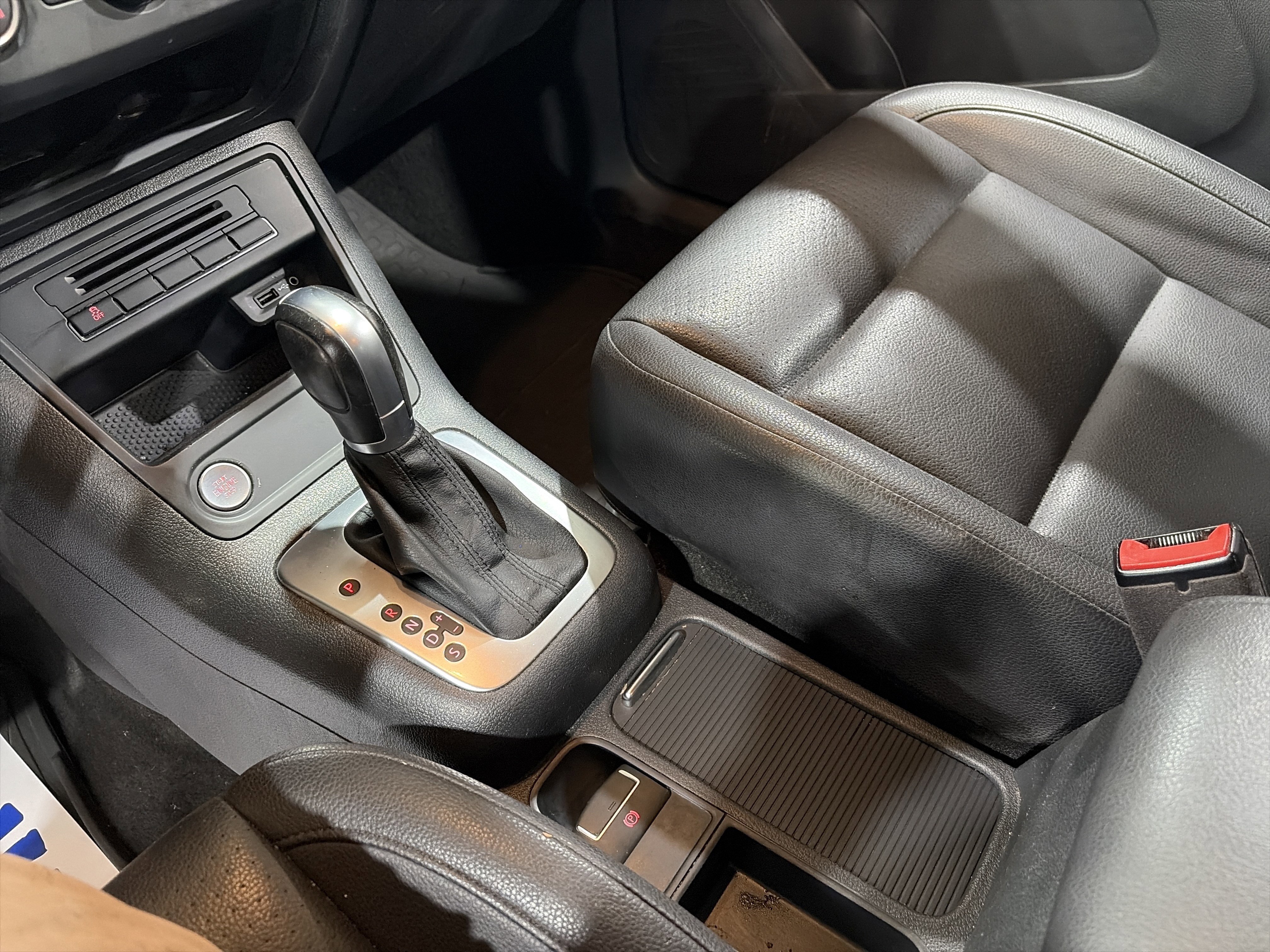 Used 2017 Volkswagen Tiguan S image 40