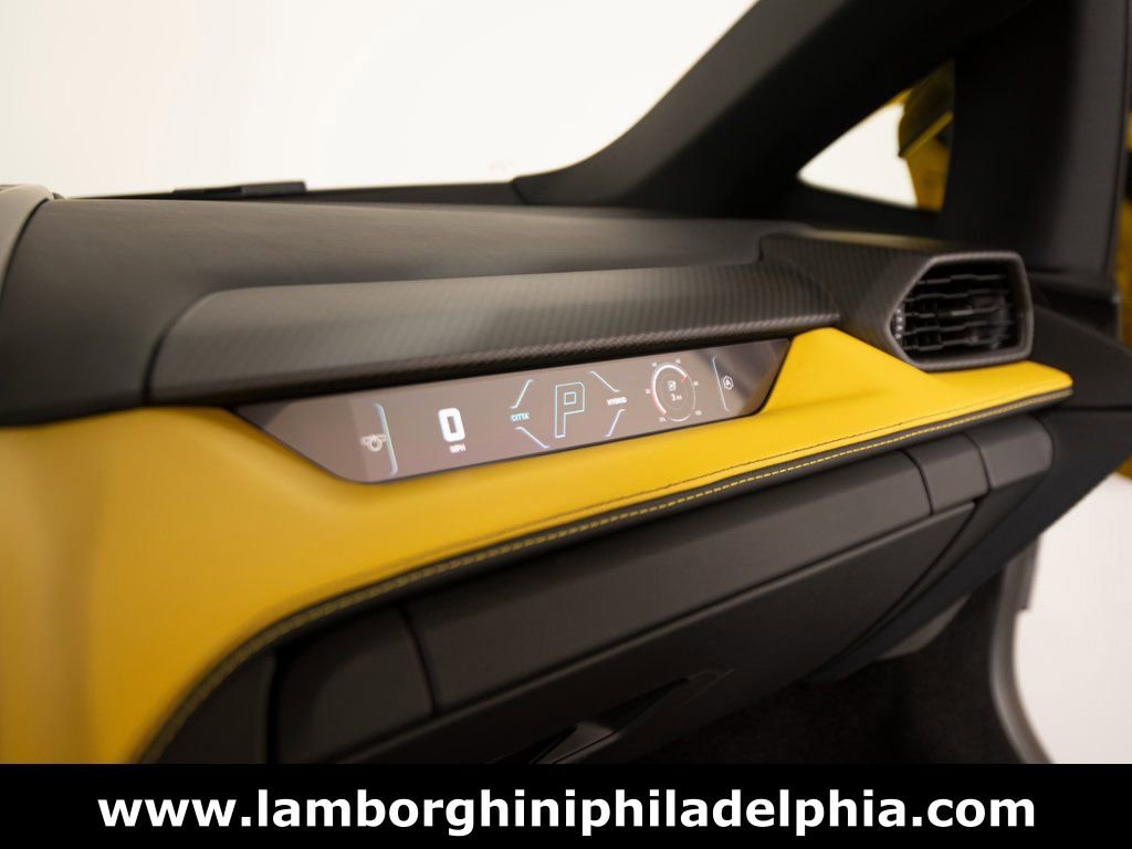 Used 2024 Lamborghini Revuelto image 28