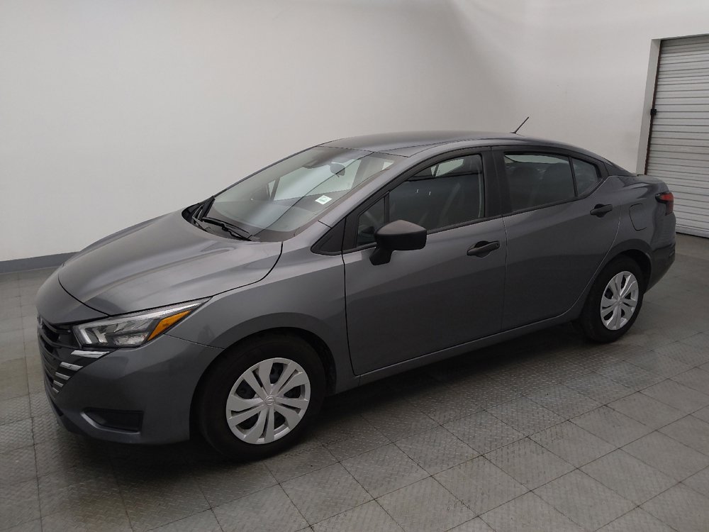 Used 2025 Nissan Versa S FWD image 2