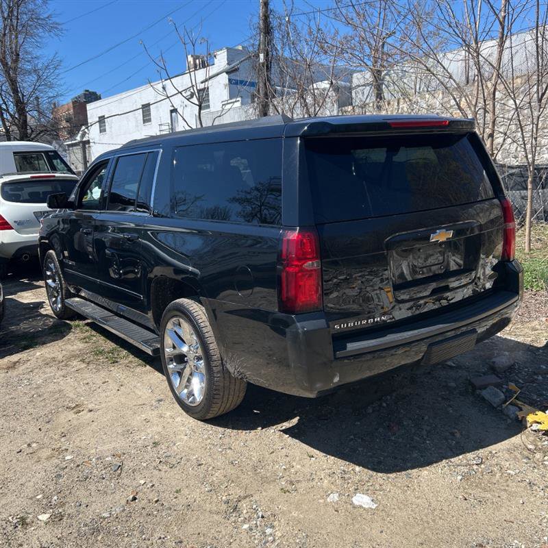Used 2019 Chevrolet Suburban LT w/ LT Signature Package image 3