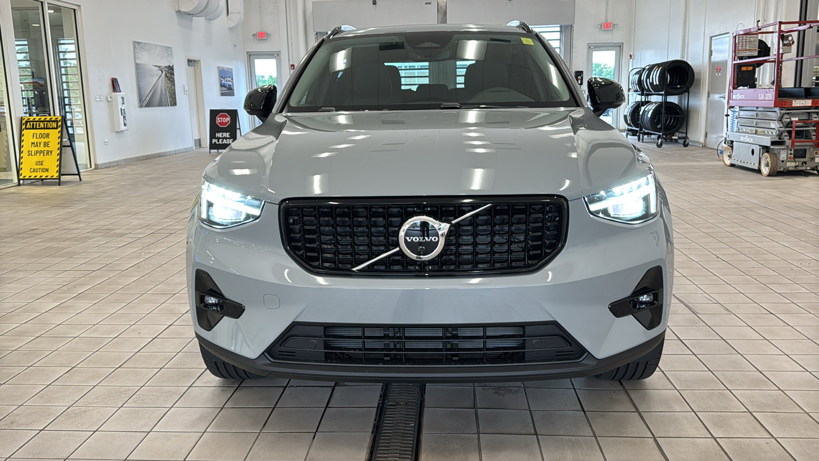 New 2026 Volvo XC40 B5 Plus w/ Protection Package Premier AWD/4WD image 10