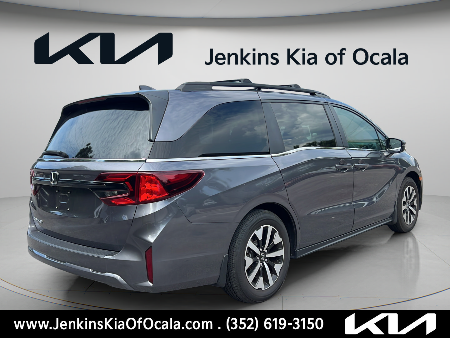 Used 2025 Honda Odyssey EX-L image 3
