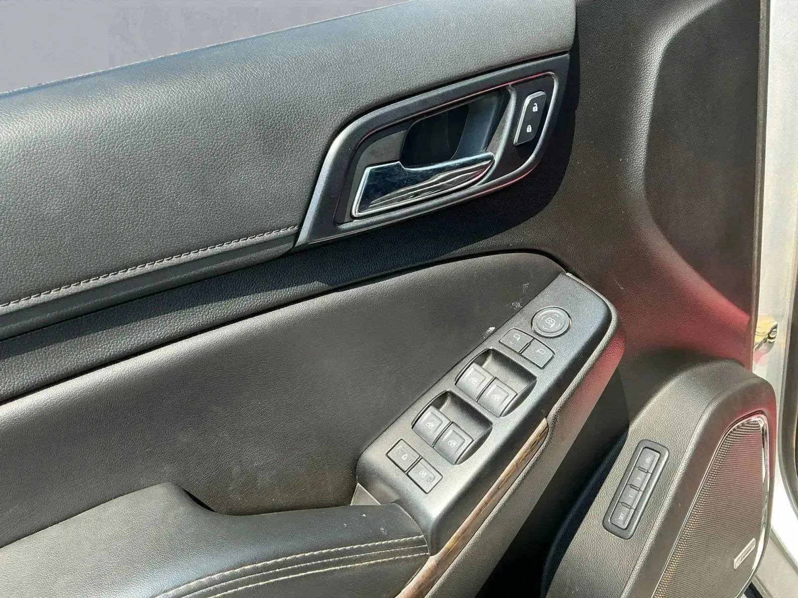 Used 2020 Chevrolet Suburban LT image 9