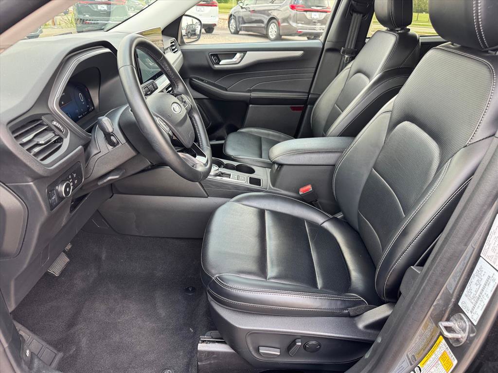 Used 2025 Ford Escape Platinum AWD/4WD image 9