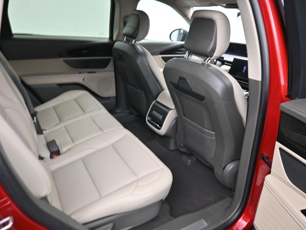 Used 2025 Lincoln Nautilus Premier image 26