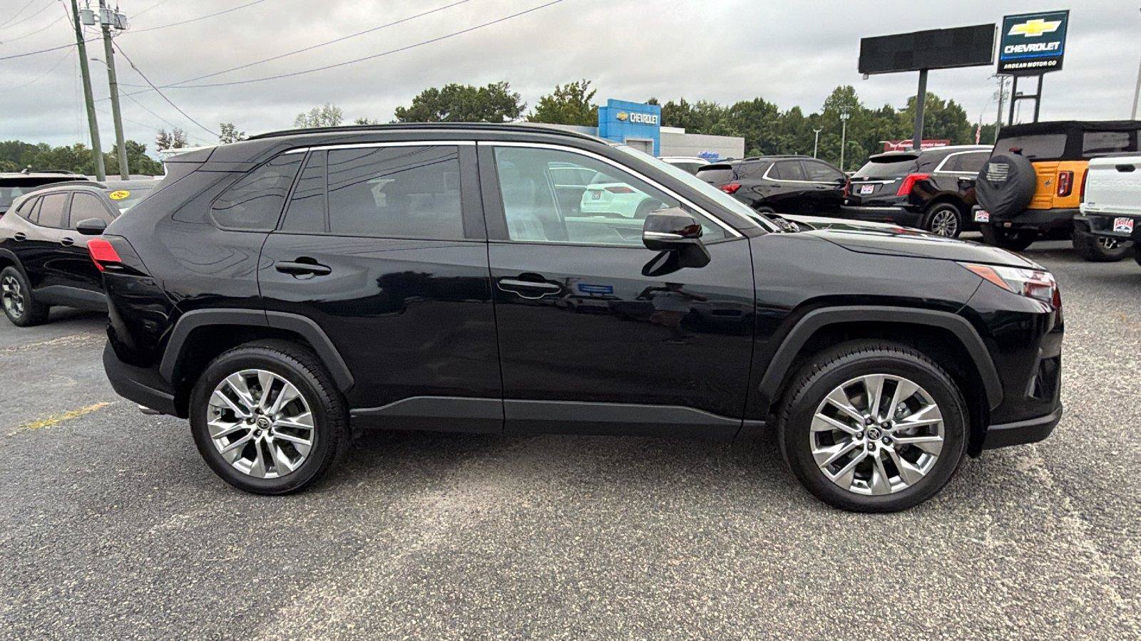 Used 2023 Toyota RAV4 XLE Premium AWD/4WD image 8