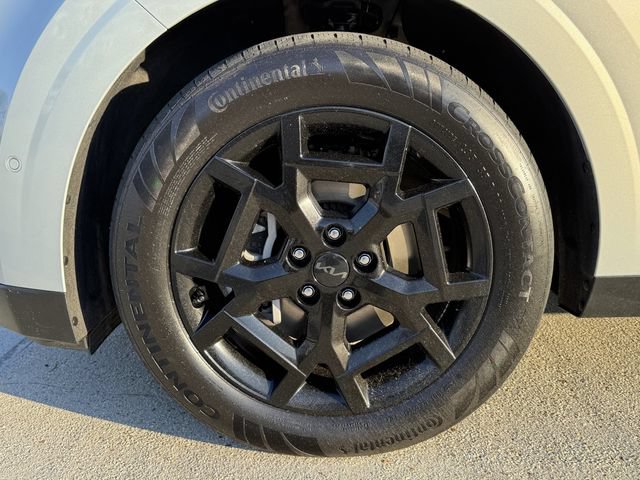 Used 2025 Kia Carnival SX w/ SX Dark Edition Package FWD image 12
